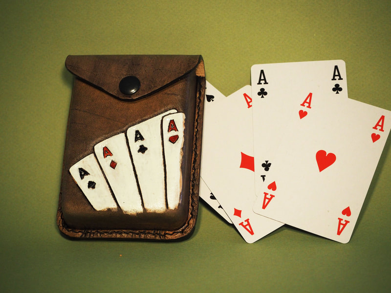 Spielkartenetui mit Asse Motiv